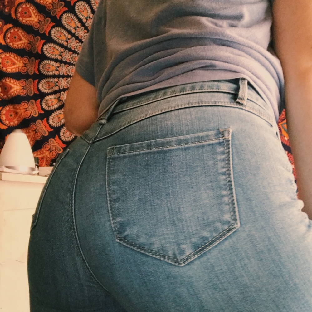 light wash high waisted skinny jeans !!